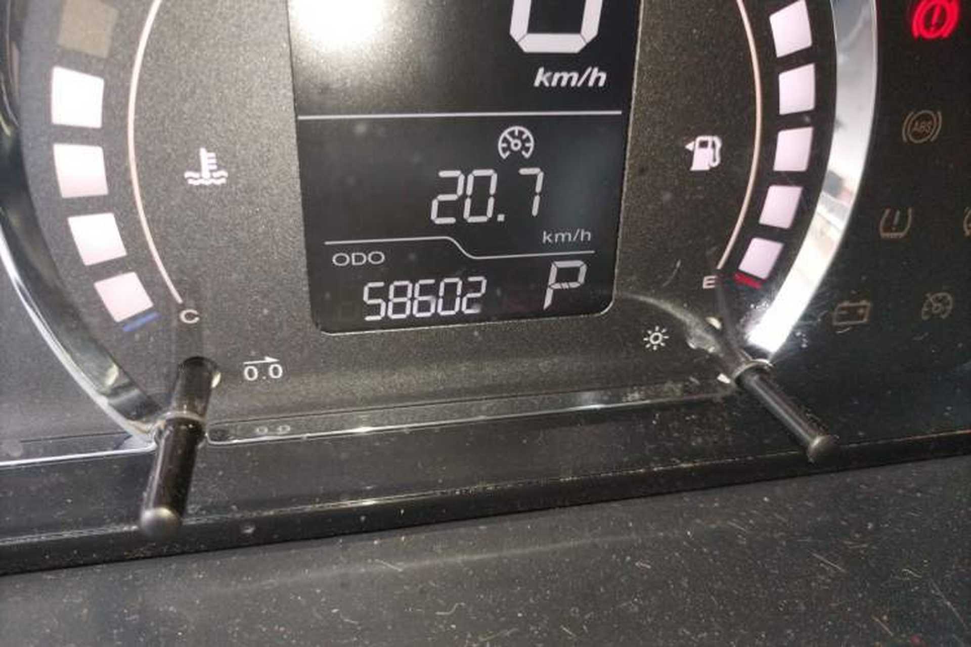 Used Roewe 350 2013 350C 1.5L Automatic Xunyue Edition Odometer Close Up