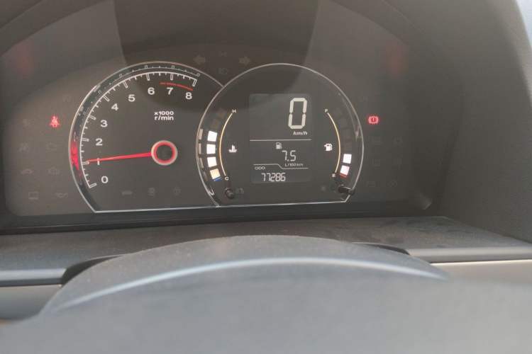 Used Roewe 350 2013 350S 1.5L Manual Xunchi Edition Odometer Close Up