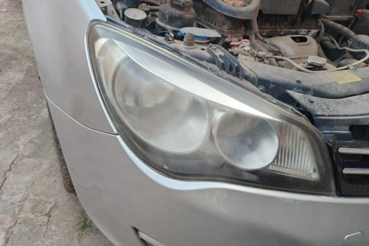 Used Roewe 350 2013 350S 1.5L Automatic Xunda Edition Right Front Headlight