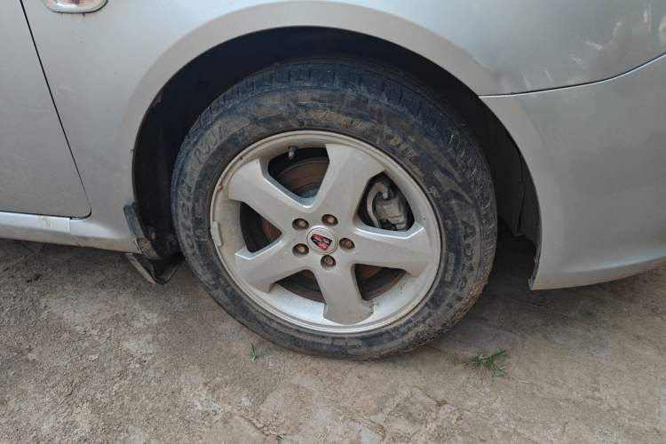 Used Roewe 350 2013 350S 1.5L Automatic Xunda Edition Right Front Wheel Hub