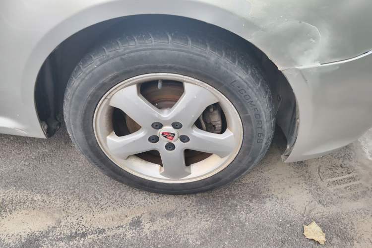 Used Roewe 350 2013 350C 1.5L Automatic Xunyue Edition Right Front Wheel Hub