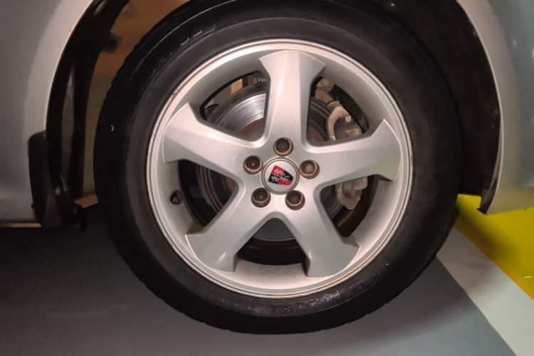 Used Roewe 350 2013 350S 1.5L Manual Xunchi Edition Right Front Wheel Hub