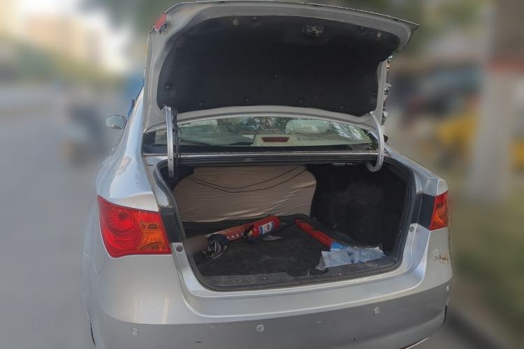 Used Roewe 350 2013 350S 1.5L Manual Xunchi Edition Trunk