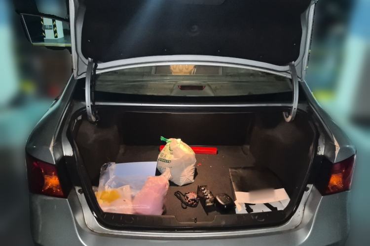 Used Roewe 350 2013 350S 1.5L Manual Xunchi Edition Trunk
