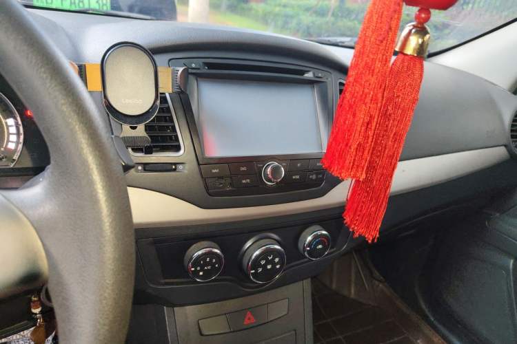 Used Roewe 350 2013 350S 1.5L Automatic Xunda Edition Audio And AC Panel