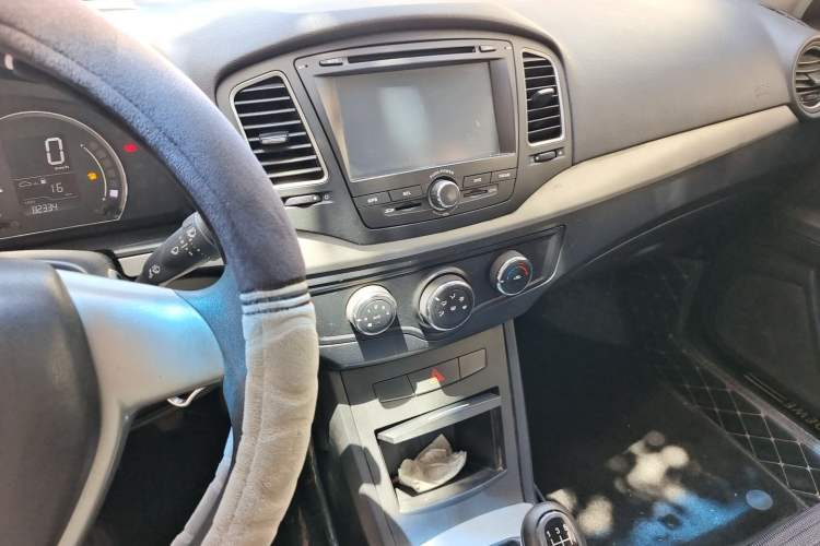 Used Roewe 350 2013 350S 1.5L Manual Xunchi Edition Audio And AC Panel