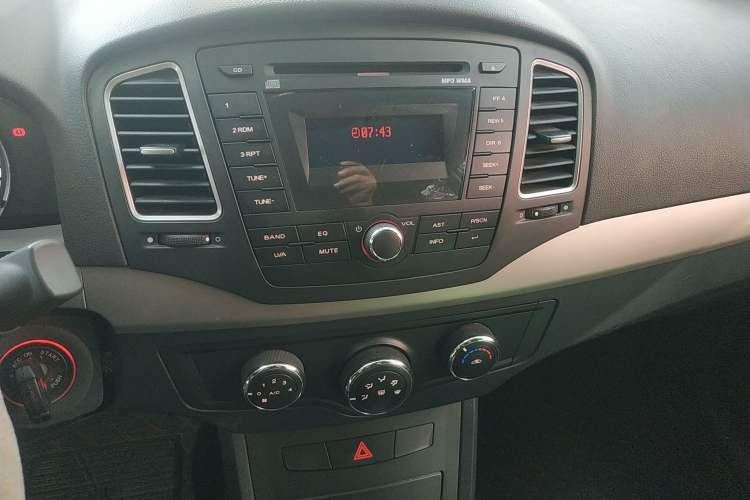 Used Roewe 350 2013 350S 1.5L Manual Xunchi Edition Audio And AC Panel
