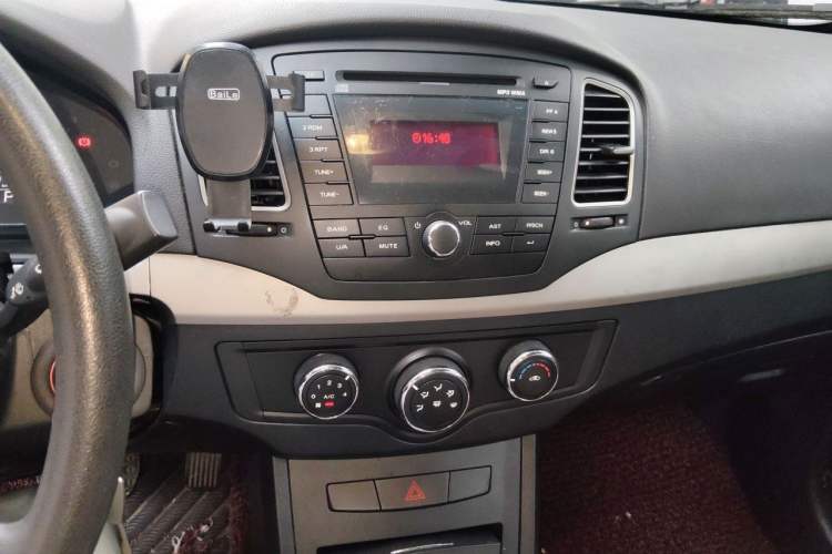 Used Roewe 350 2013 350S 1.5L Automatic Xunda Edition Audio And AC Panel