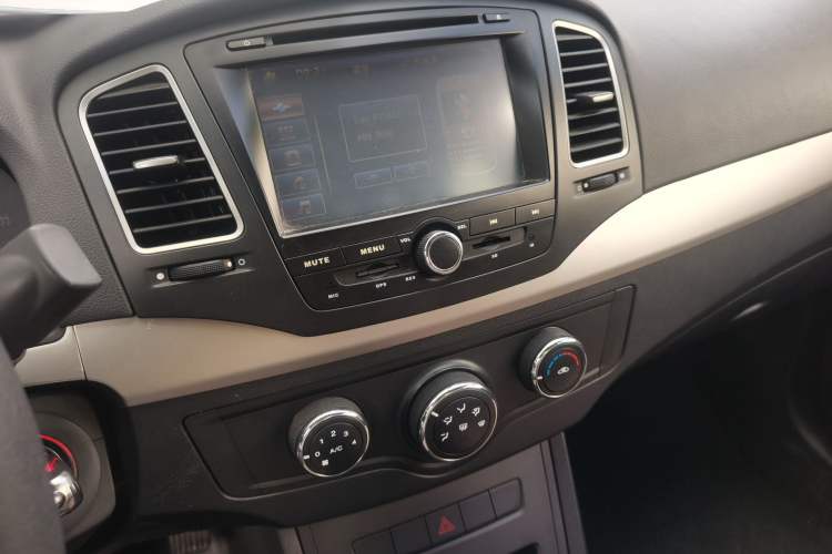 Used Roewe 350 2013 350S 1.5L Manual Xunchi Edition Audio And AC Panel