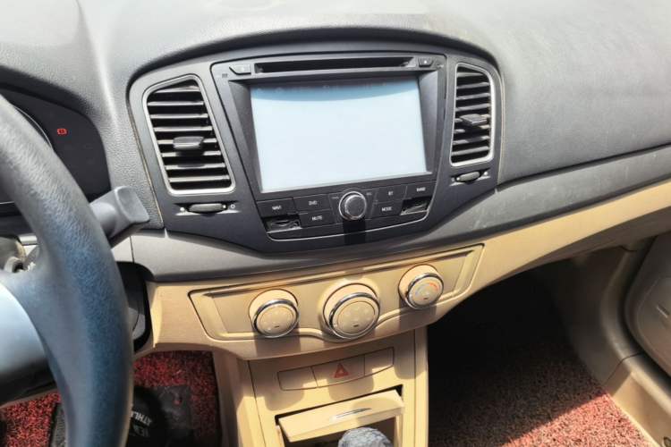 Used Roewe 350 2013 350S 1.5L Automatic Xunda Edition Audio And AC Panel