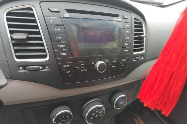 Used Roewe 350 2013 350S 1.5L Manual Xunchi Edition Audio And AC Panel