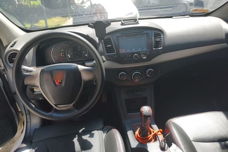 Used Roewe 350 2013 350S 1.5L Manual Xunchi Edition Center Console