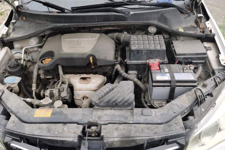 Used Roewe 350 2013 350C 1.5L Automatic Xunyue Edition Engine Bay