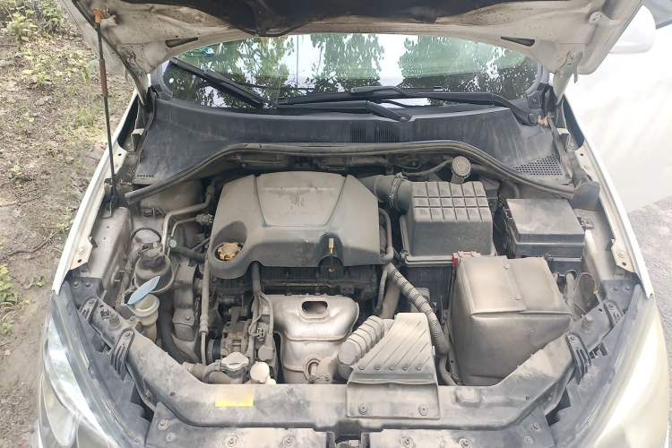 Used Roewe 350 2013 350S 1.5L Automatic Xunda Edition Engine Bay
