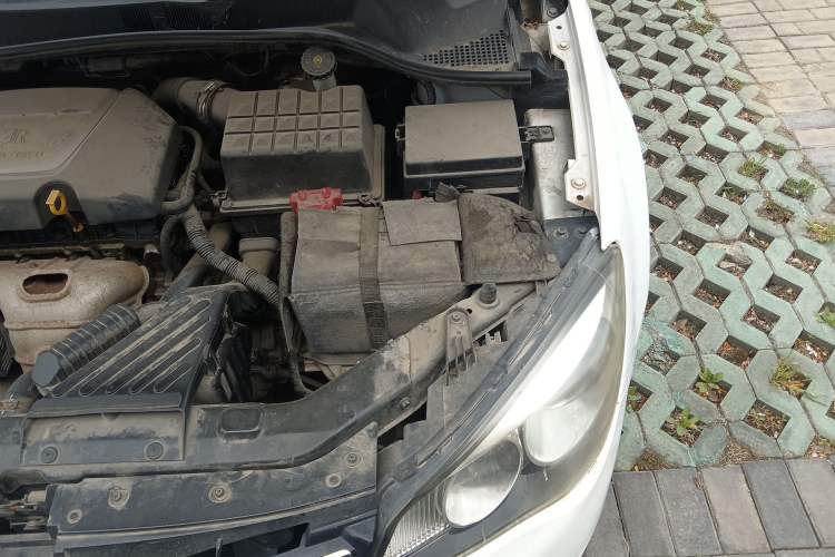 Used Roewe 350 2013 350S 1.5L Manual Xunchi Edition Engine Bay Left