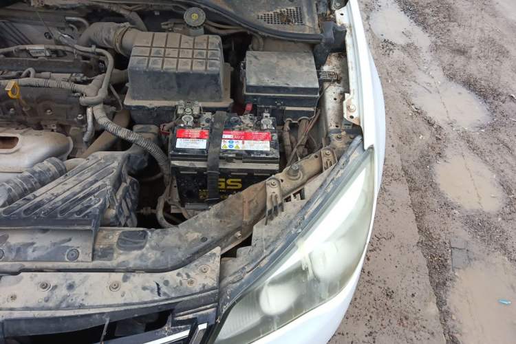 Used Roewe 350 2013 350S 1.5L Manual Xunchi Edition Engine Bay Left