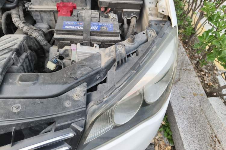 Used Roewe 350 2013 350S 1.5L Automatic Xunda Edition Engine Bay Left