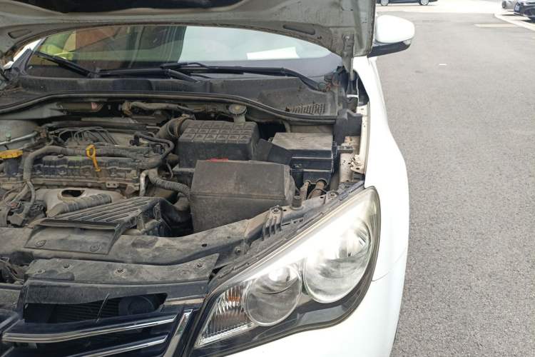 Used Roewe 350 2013 350S 1.5L Manual Xunchi Edition Engine Bay Left