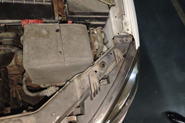 Used Roewe 350 2013 350S 1.5L Automatic Xunda Edition Engine Bay Left