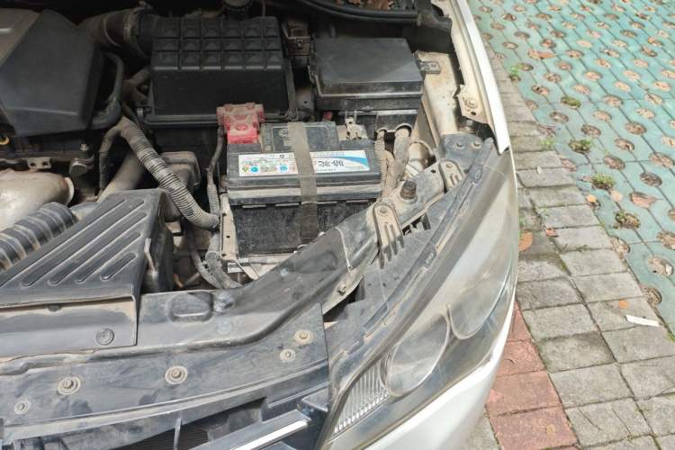 Used Roewe 350 2013 350C 1.5L Automatic Xunyue Edition Engine Bay Left