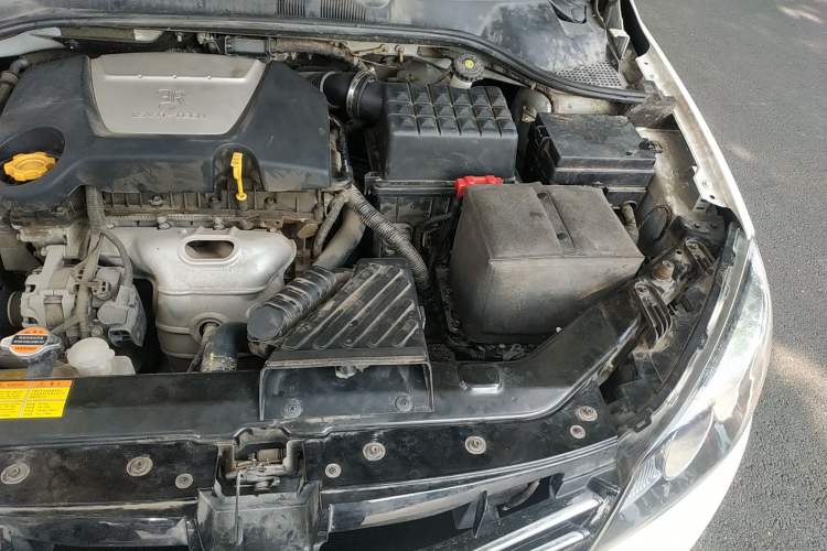 Used Roewe 350 2013 350S 1.5L Manual Xunchi Edition Engine Bay Left