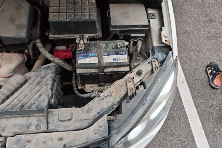 Used Roewe 350 2013 350S 1.5L Manual Xunchi Edition Engine Bay Left