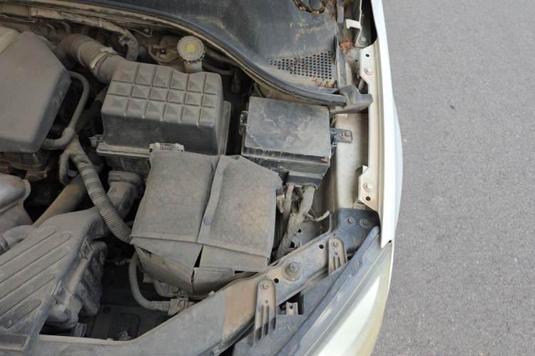 Used Roewe 350 2013 350S 1.5L Manual Xunchi Edition Engine Bay Left