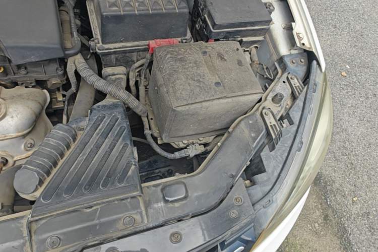 Used Roewe 350 2013 350C 1.5L Manual Swift Edition Engine Bay Left