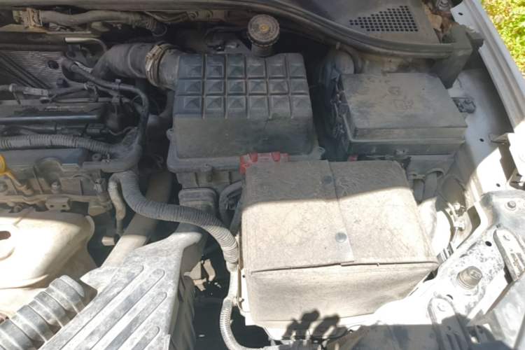 Used Roewe 350 2013 350S 1.5L Manual Xunchi Edition Engine Bay Left