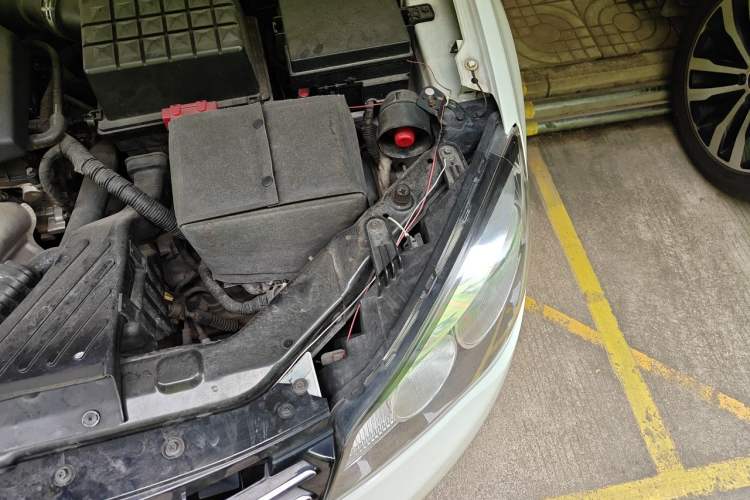 Used Roewe 350 2013 350S 1.5L Automatic Xunda Edition Engine Bay Left