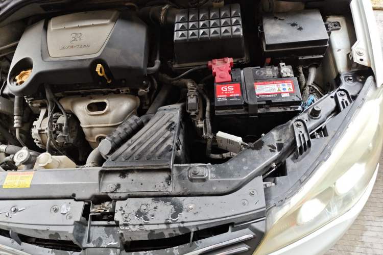 Used Roewe 350 2013 350S 1.5L Manual Xunchi Edition Engine Bay Left