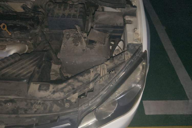 Used Roewe 350 2013 350S 1.5L Manual Xunchi Edition Engine Bay Left