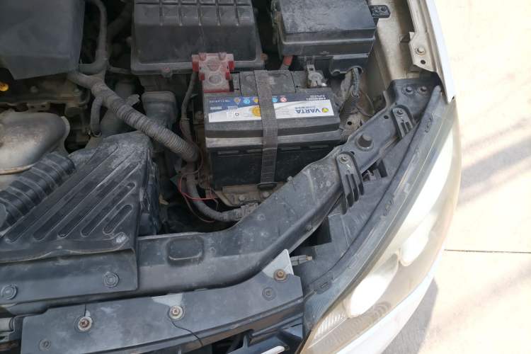 Used Roewe 350 2013 350C 1.5L Automatic Xunyue Edition Engine Bay Left