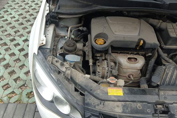Used Roewe 350 2013 350S 1.5L Manual Xunchi Edition Engine Bay Right