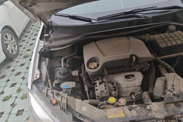Used Roewe 350 2013 350C 1.5L Automatic Xunyue Edition Engine Bay Right