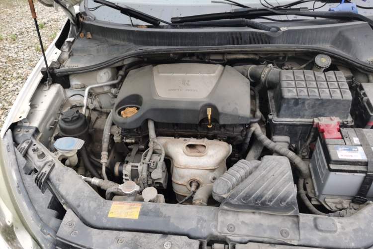 Used Roewe 350 2013 350C 1.5L Automatic Xunyue Edition Engine Bay Right