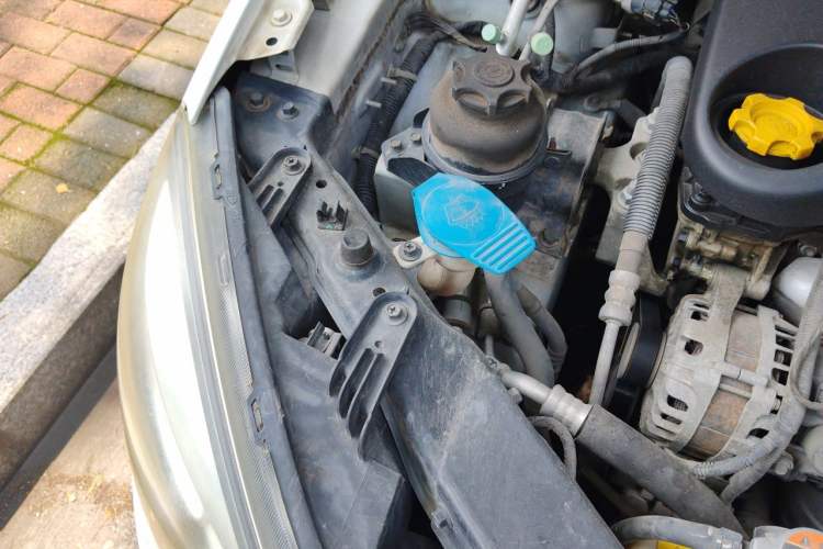 Used Roewe 350 2013 350S 1.5L Manual Xunchi Edition Engine Bay Right