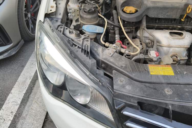 Used Roewe 350 2013 350S 1.5L Automatic Xunda Edition Engine Bay Right