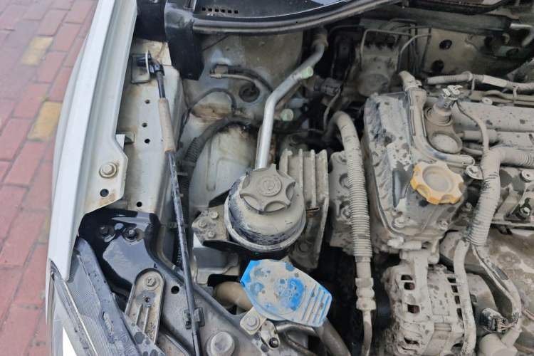 Used Roewe 350 2013 350S 1.5L Manual Xunchi Edition Engine Bay Right