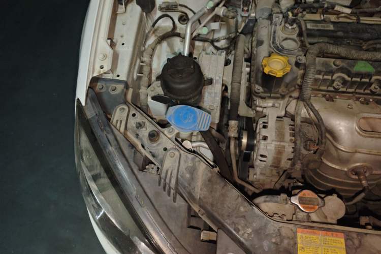 Used Roewe 350 2013 350S 1.5L Automatic Xunda Edition Engine Bay Right