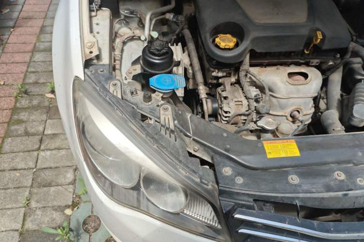 Used Roewe 350 2013 350C 1.5L Automatic Xunyue Edition Engine Bay Right