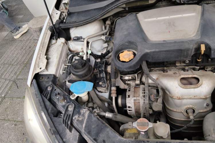 Used Roewe 350 2013 350S 1.5L Automatic Xunda Edition Engine Bay Right