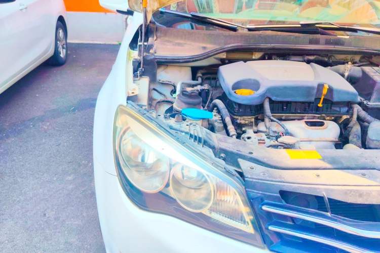 Used Roewe 350 2013 350C 1.5L Automatic Xunyue Edition Engine Bay Right