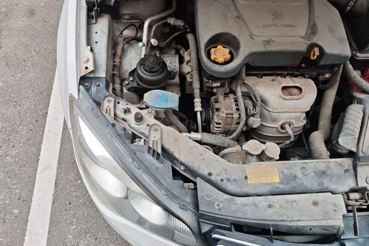 Used Roewe 350 2013 350S 1.5L Manual Xunchi Edition Engine Bay Right