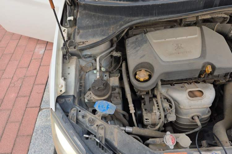 Used Roewe 350 2013 350S 1.5L Manual Xunchi Edition Engine Bay Right