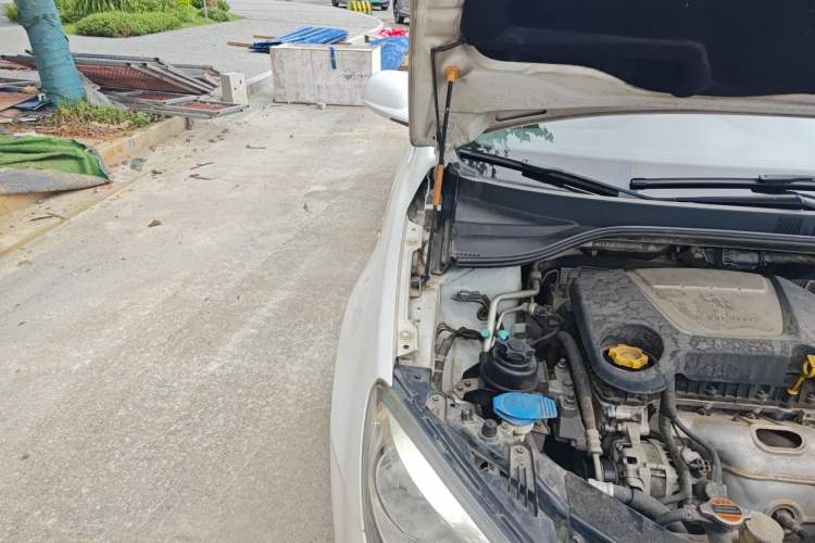 Used Roewe 350 2013 350S 1.5L Manual Xunchi Edition Engine Bay Right