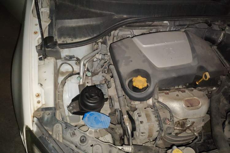 Used Roewe 350 2013 350C 1.5L Manual Swift Edition Engine Bay Right