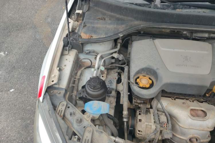 Used Roewe 350 2013 350S 1.5L Manual Xunchi Edition Engine Bay Right
