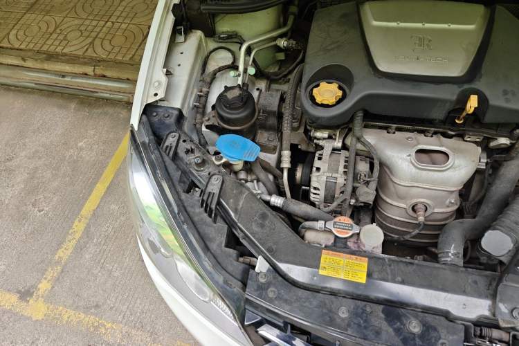 Used Roewe 350 2013 350S 1.5L Automatic Xunda Edition Engine Bay Right