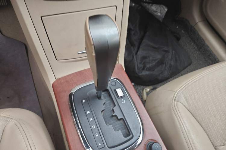 Used Roewe 350 2013 350C 1.5L Automatic Xunyue Edition Gear Lever